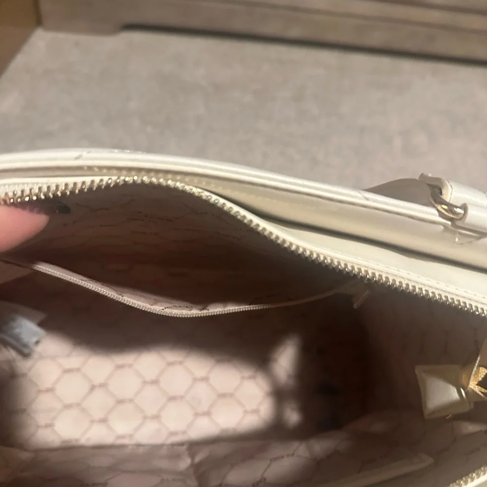 Aldo White and Gold Chain Handbag Purse - Picture 2 of 11
